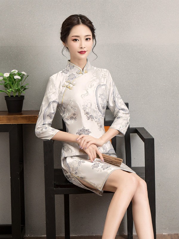 Blue Embroidered Silk Qipao / Cheongsam Dress with Long Sleeve Blue Embroidered Silk Qipao / Cheongsam Dress with Long Sleeve