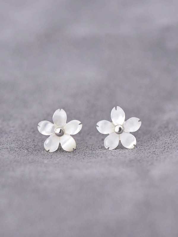 White flower earring new arrivals