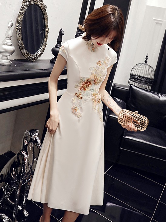 white cheongsam meaning