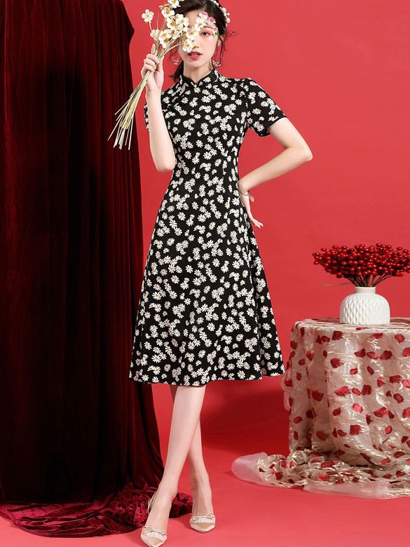 Black A-Line Modern Qipao / Cheongsam Dress in Daisy Print