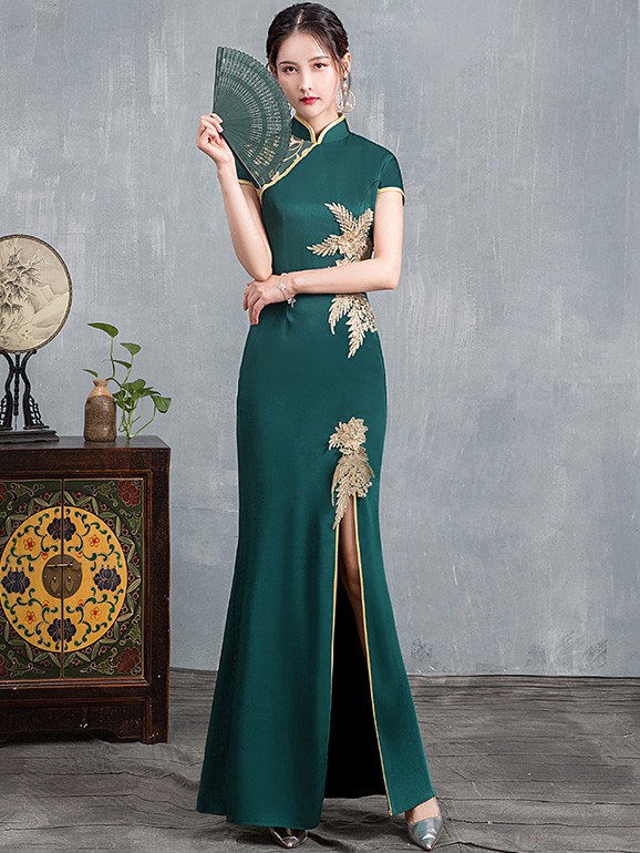 https://www.cozyladywear.com/static/images/20231030/olive-green-beaded-split-front-long-qipao-cheongsam-dress-44cbd564-800x800.jpg