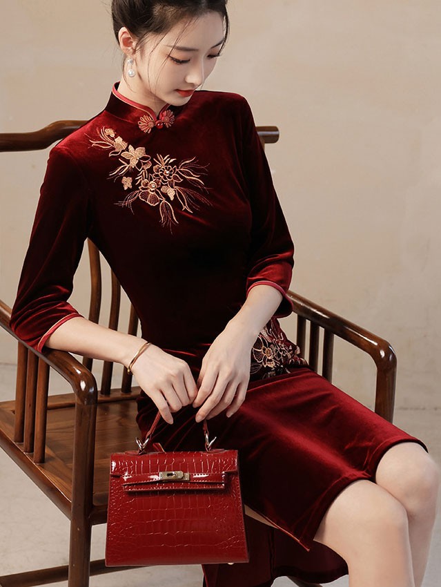 Red Velvet Mothers Embroidered Wedding Cheongsam Qipao Dress