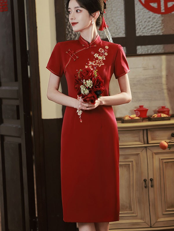 Bridal Mothers Red Embroidered Mid Qipao / Cheongsam Dress