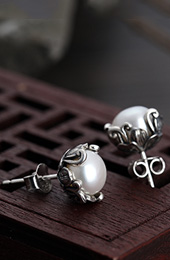 White Pearl Silver Stud Earrings