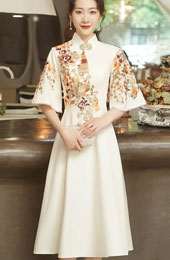 Bell Sleeve A-Line Appliques Wedding Qipao / Cheongsam Dress