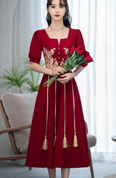 Red Appliques Square Neck Bride Qipao Xiuhe Dress